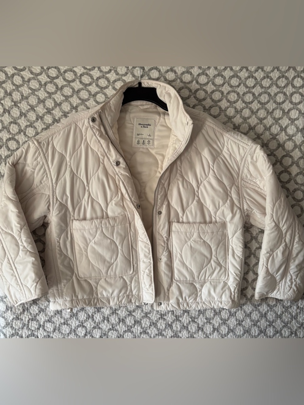 Abercrombie & Fitch Quilted Jacket - Off-White (Cropped)